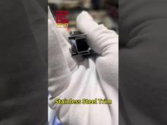 Trim decorativo in acciaio inossidabile. Finitura di bordo premium per decorazioni di pareti e piastrelle.