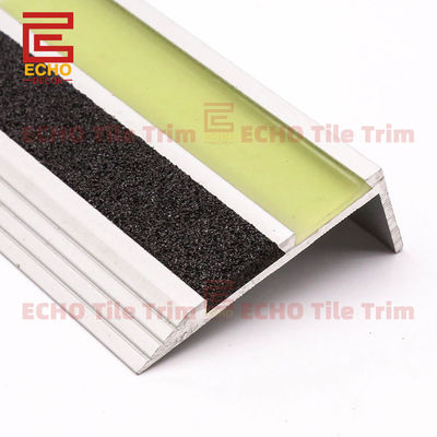 Bordo per scale in alluminio a forma di L con luminescenza